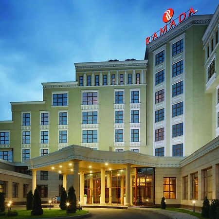 Hotel Ramada By Wyndham Almatý Exterior foto
